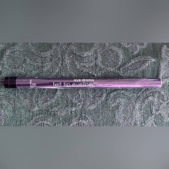 Christian Dior Vibrant Red Cosmetic Pouch with makeup - Picture 8 of 10